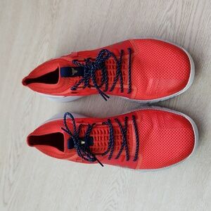 Men’s under armour workout sneaker great condition